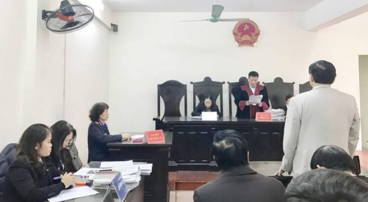 Tòa án có được ra quyết định áp dụng biện pháp phong tỏa tài sản trong trường hợp nhà, đất đã chuyển nhượng cho người thứ ba không ?