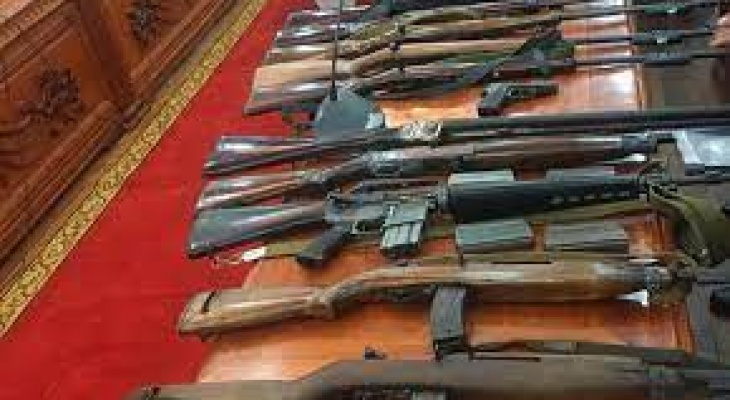 Mua nhầm vũ khí quân dụng giả có bị xử lý hình sự không?