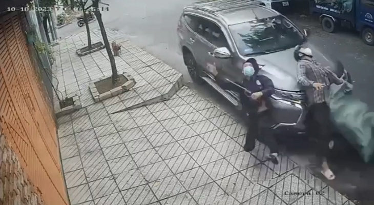 Việc sử dụng ô tô đâm vào 2 người trộm chó, nếu phát sinh thiệt hại thì người lái xe ô tô có phải chịu trách nhiệm hình sự không?