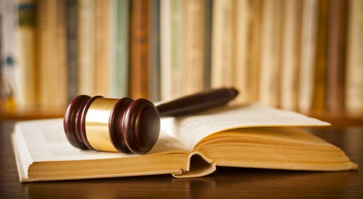 Khiếu nại hành chính hay khởi kiện hành chính.