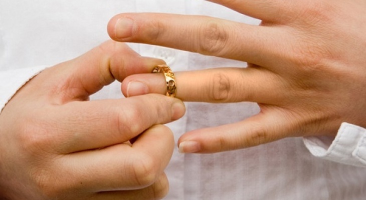 Có ly hôn và giành quyền nuôi con khi chồng đang nằm viện được không?