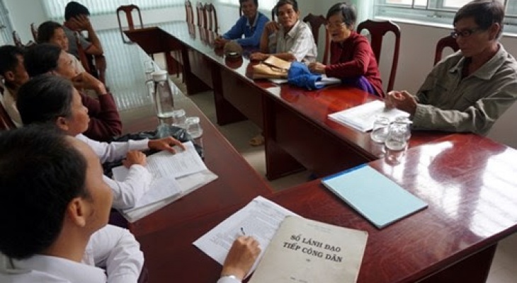 Có được khởi kiện cả quyết định hành chính lẫn hành vi không giải quyết khiếu nại của chủ tịch ủy ban nhân dân huyện không?